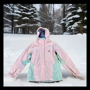 Woman’s The North Face gore-text hooded pink/gray nylon shell jacket full zip M